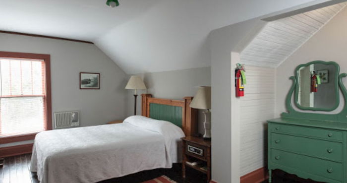 Lakeside Inn - Web Listing (newer photo)